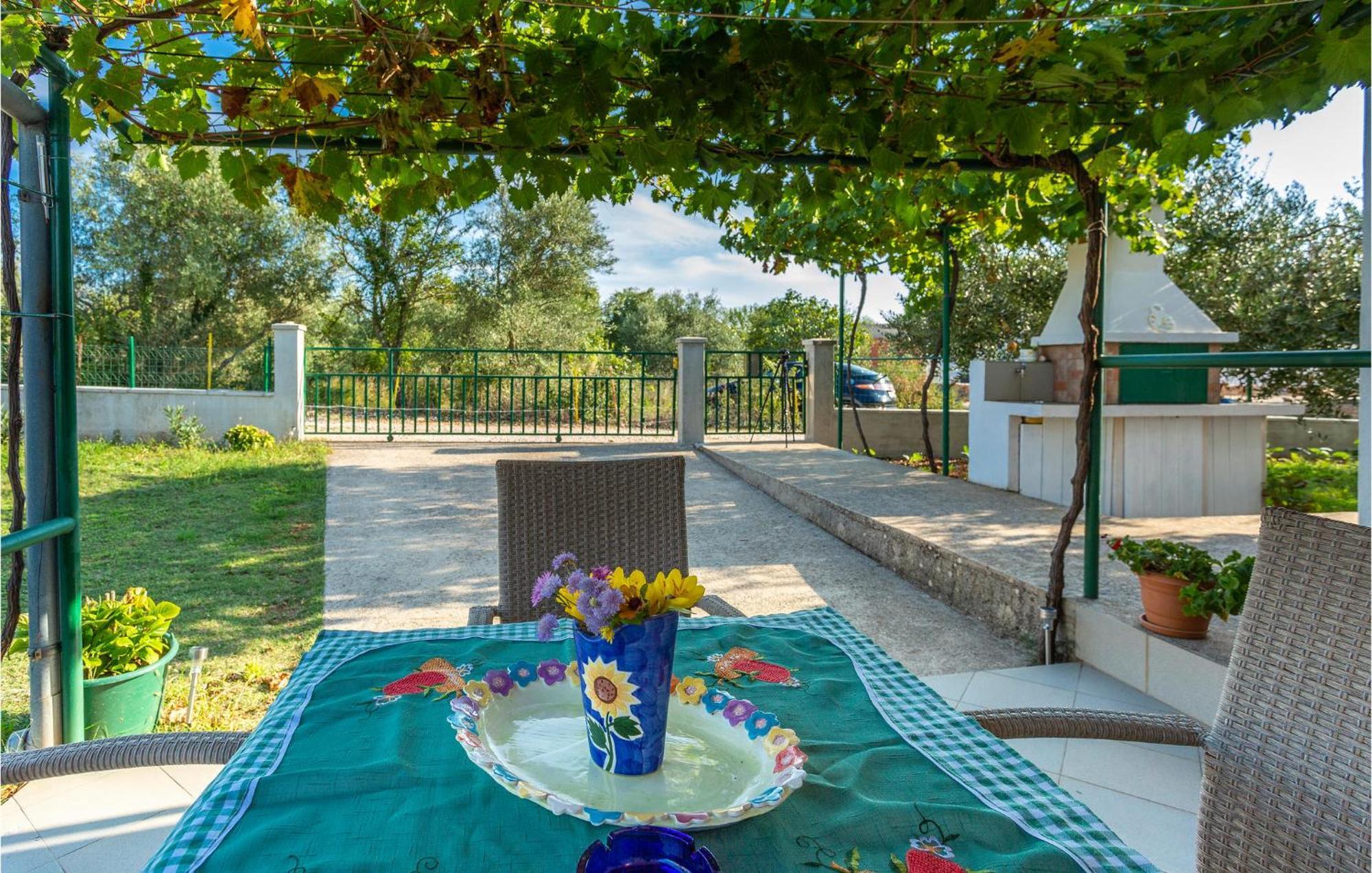 1 Bedroom Beautiful Apartment In Linardići المظهر الخارجي الصورة